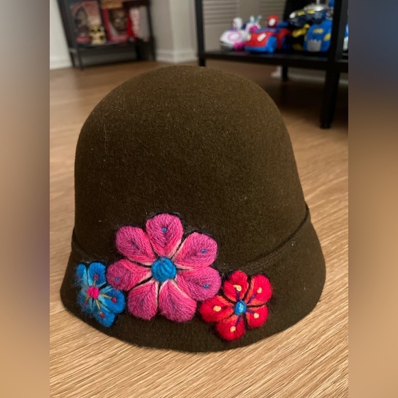 Sheep Wool Felt Floral Embroidered Women Hat main image 6